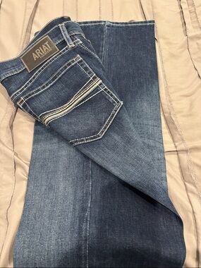 Ariat Men’s Indigo Blue Bootcut Jeans with Contrast Stitching